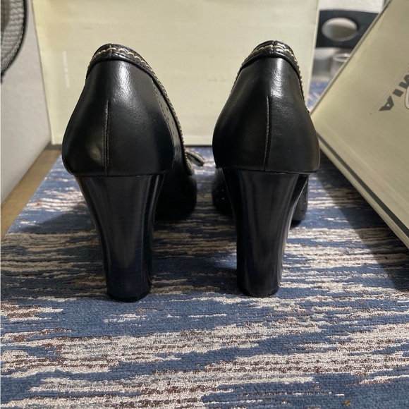 Women’s Shoes - Picture 4 of 10